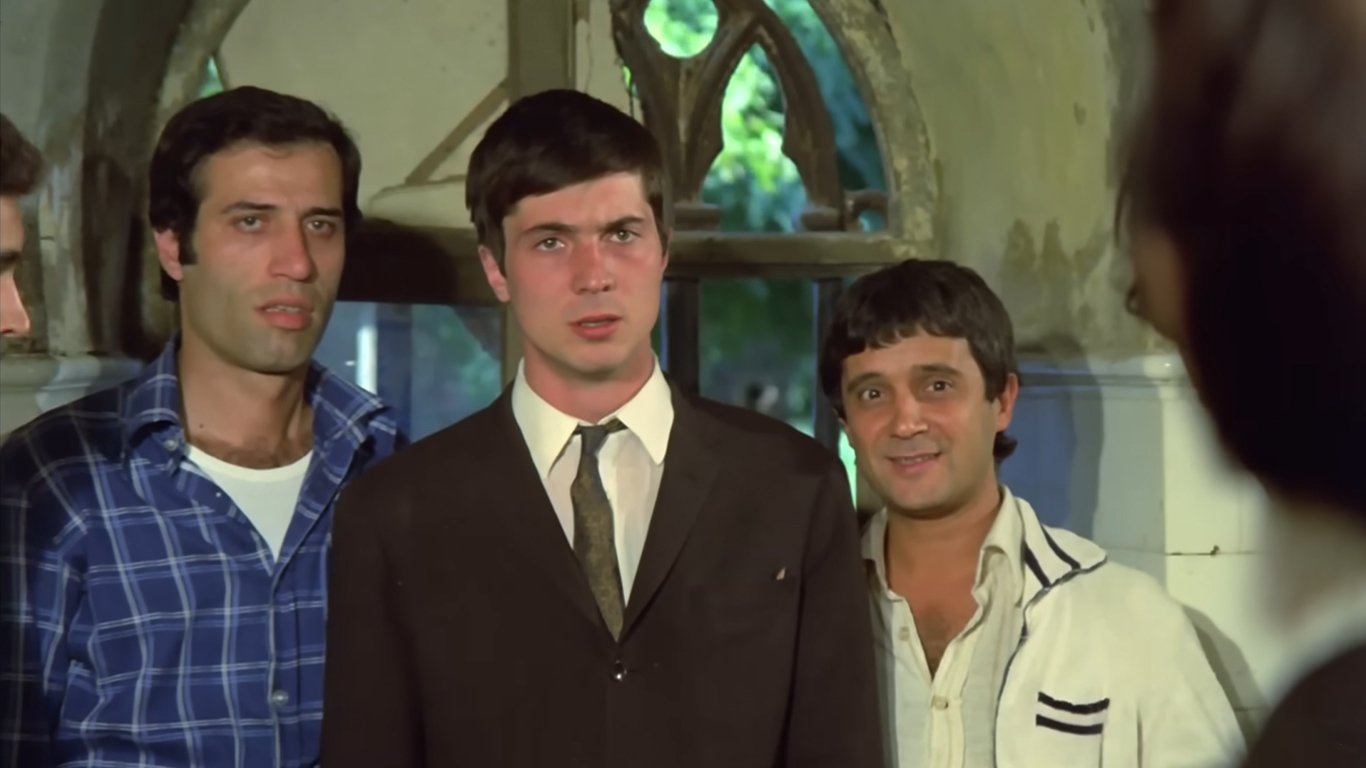 Hababam Sınıfı Uyanıyor (1976)