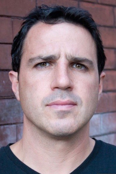 et billede af Chris Cenatiempo