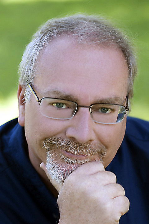 et billede af Vaughn Collar