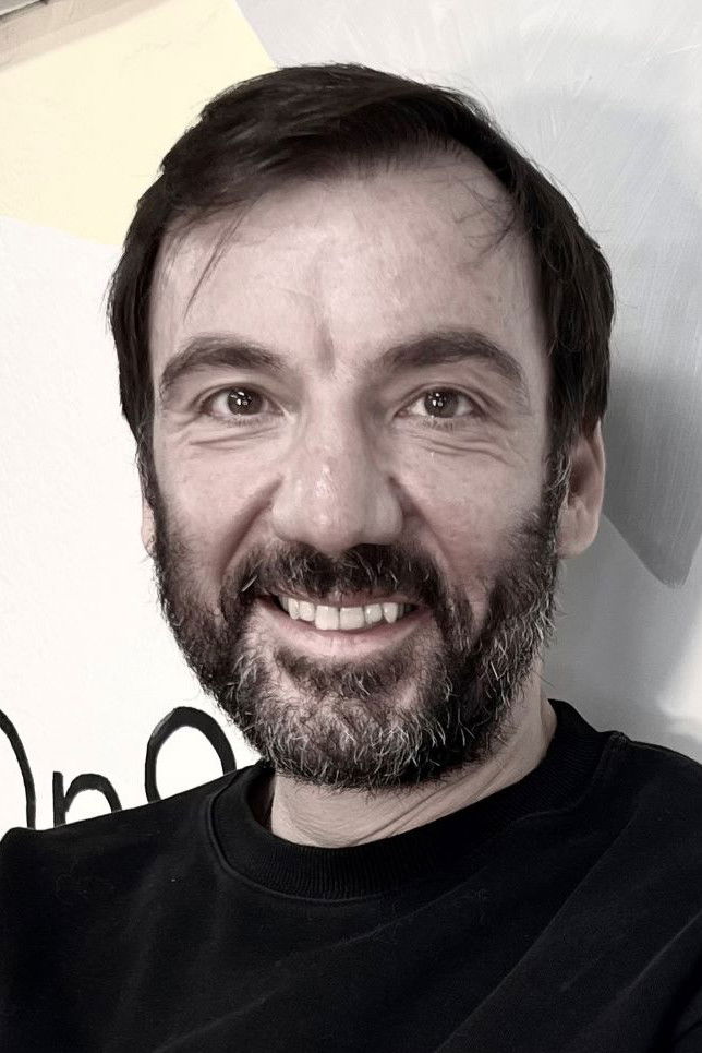 et billede af Nikos Ioannidis