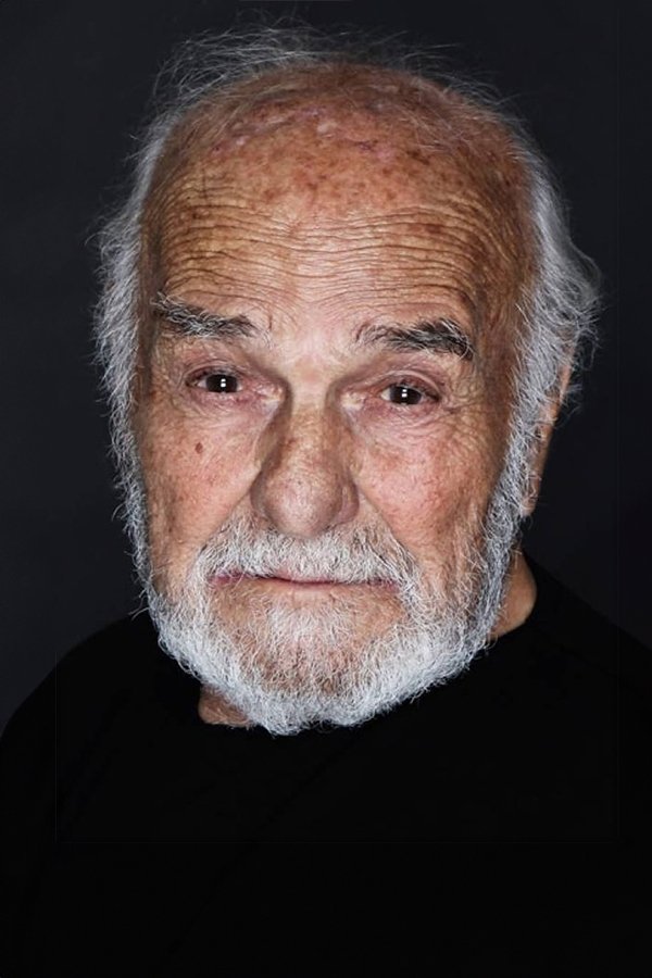 et billede af Erol Aksoy