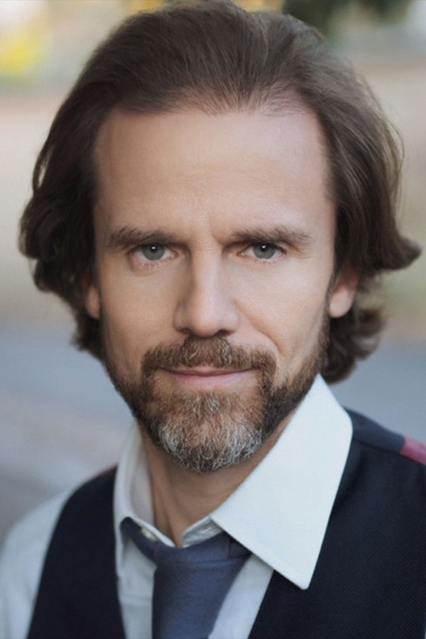 et billede af Ben Gardner Gray