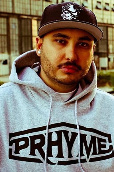 et billede af Joshua R. Aragon