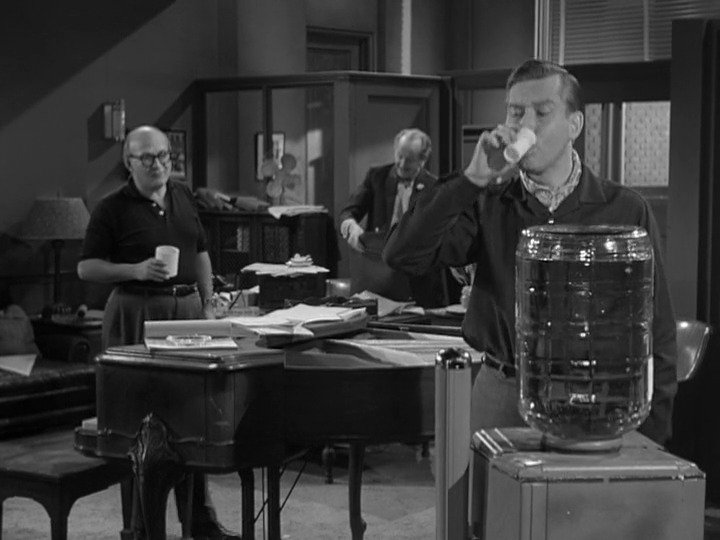 Prisoners' Wives S06E18 backdrop