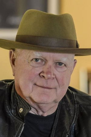 et billede af John Brewster