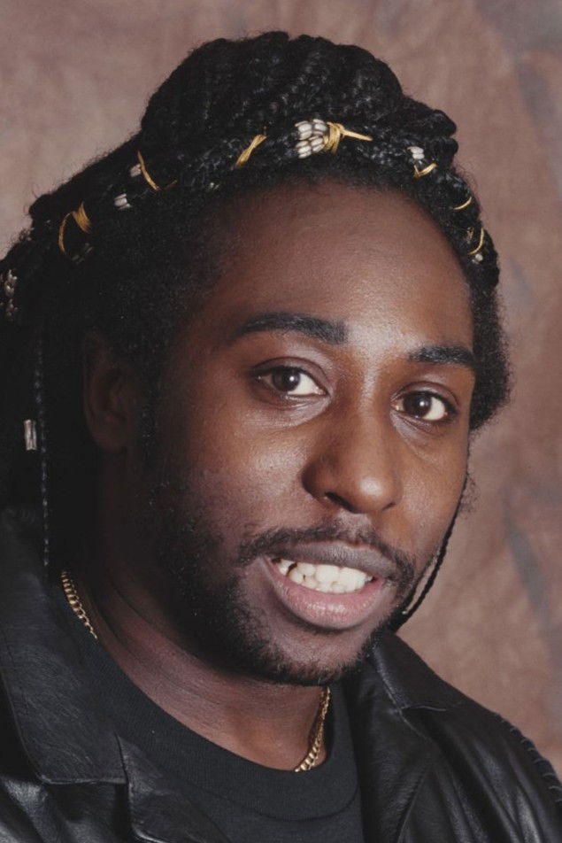 et billede af Deon Estus