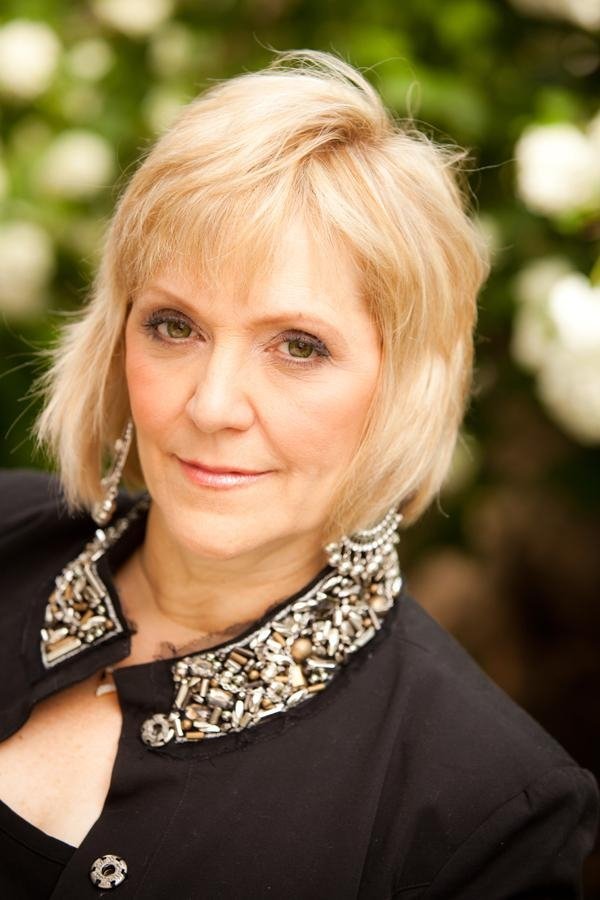 et billede af Denise Wall