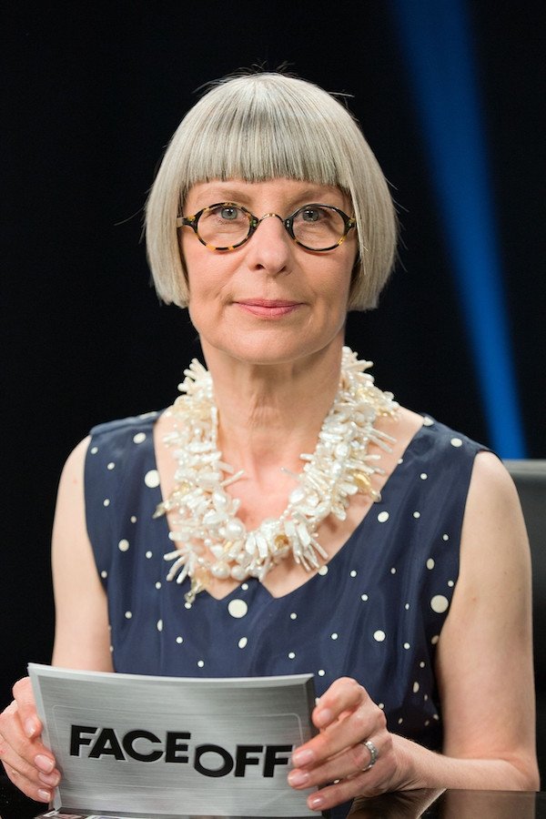 et billede af Lois Burwell