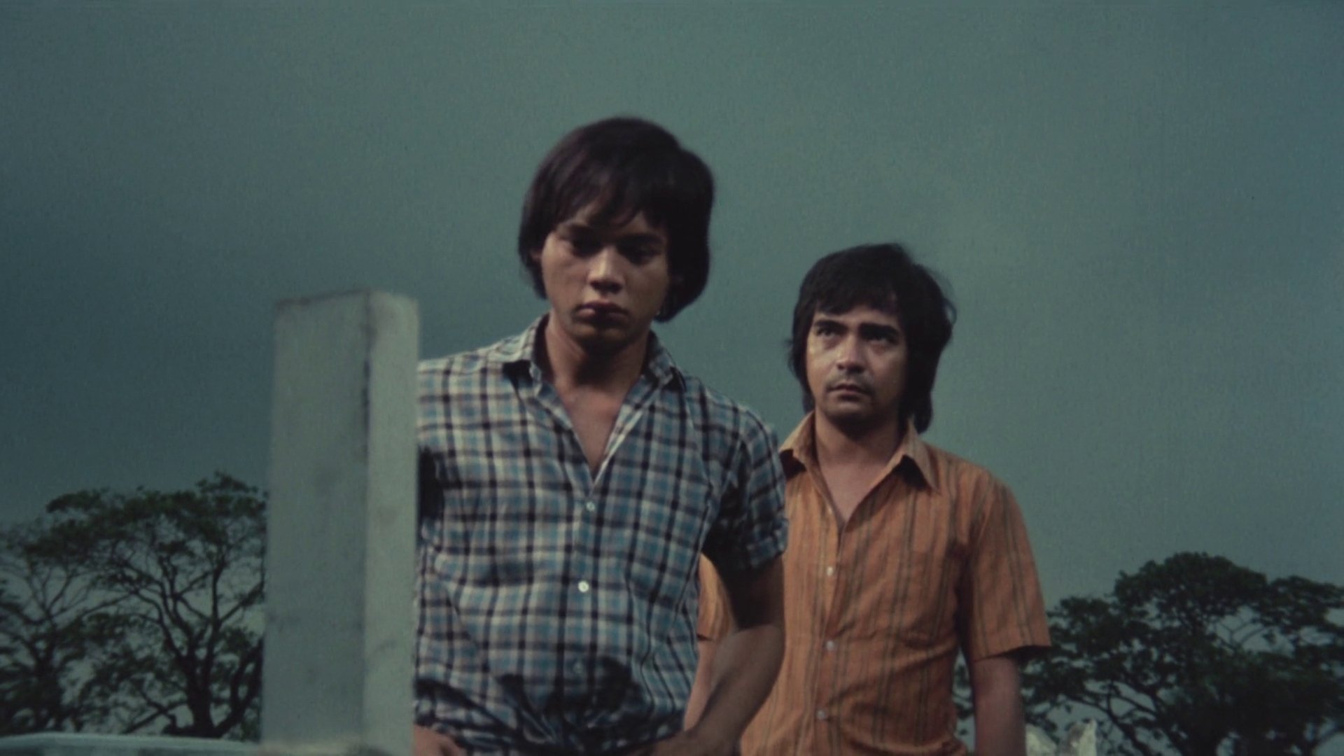 Maynila sa mga Kuko ng Liwanag (1975)