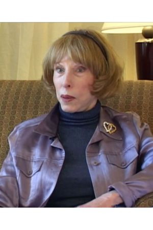 et billede af Joan Howard Maurer