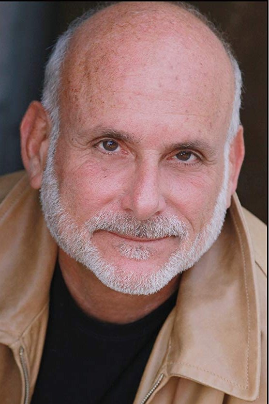 et billede af Sherman Roberts