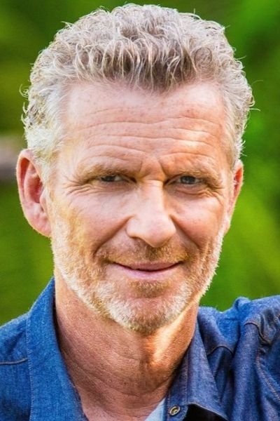 et billede af Denis Brogniart