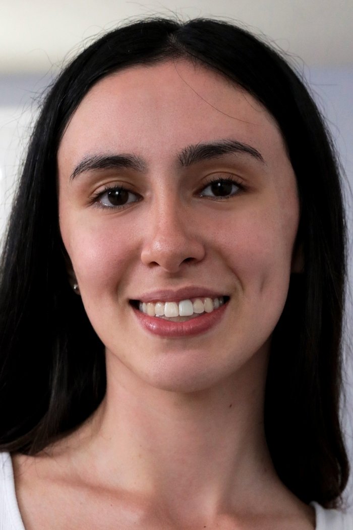 et billede af Angelina Lati