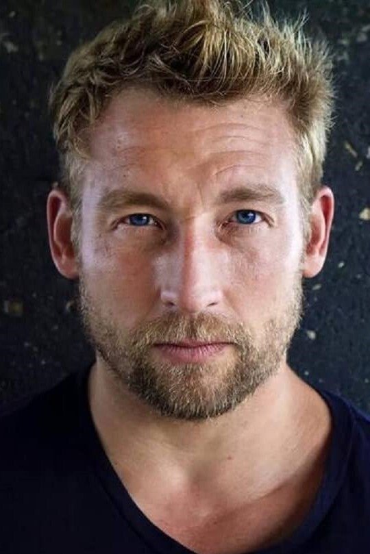 et billede af Erik Bello