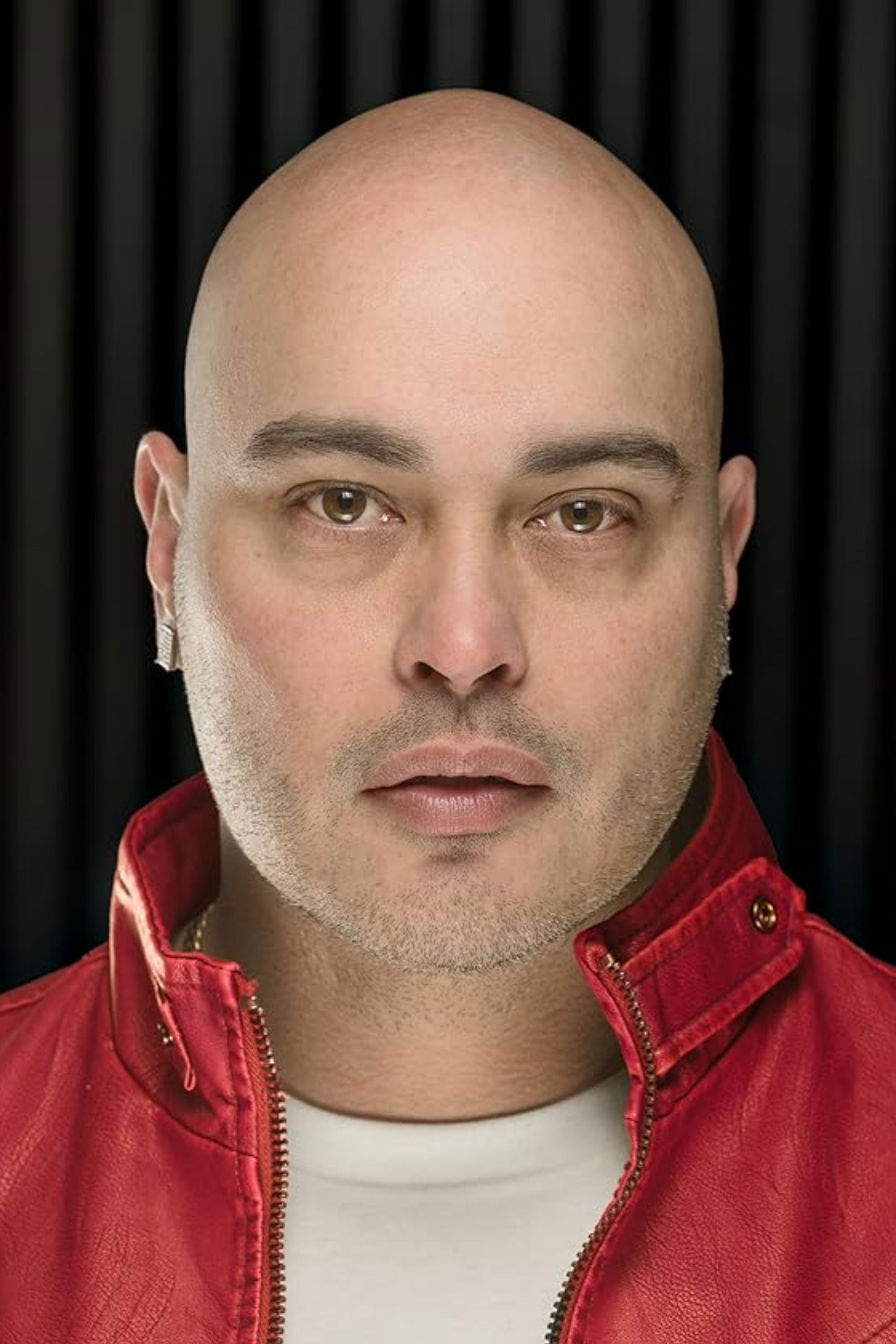 Profile Tony  Bentajado with character Santo