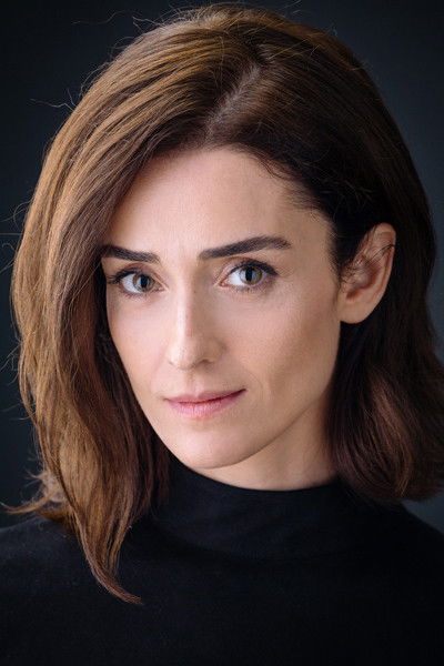 et billede af Ana Papadopulu