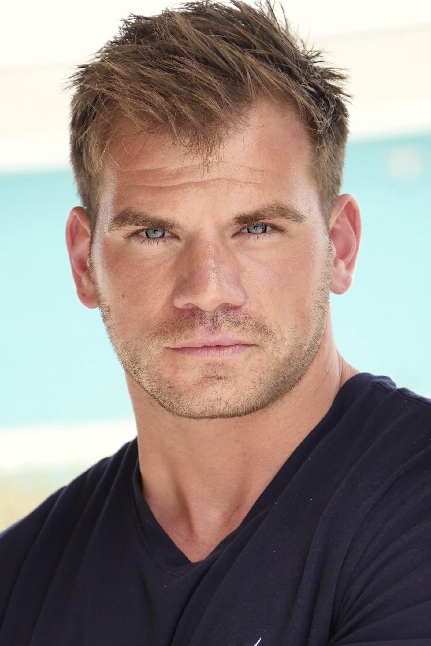 et billede af Derek Poole