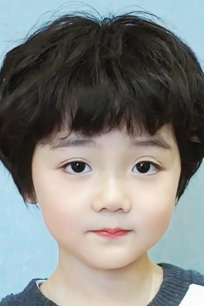 Lennon Sun's picture in the cast