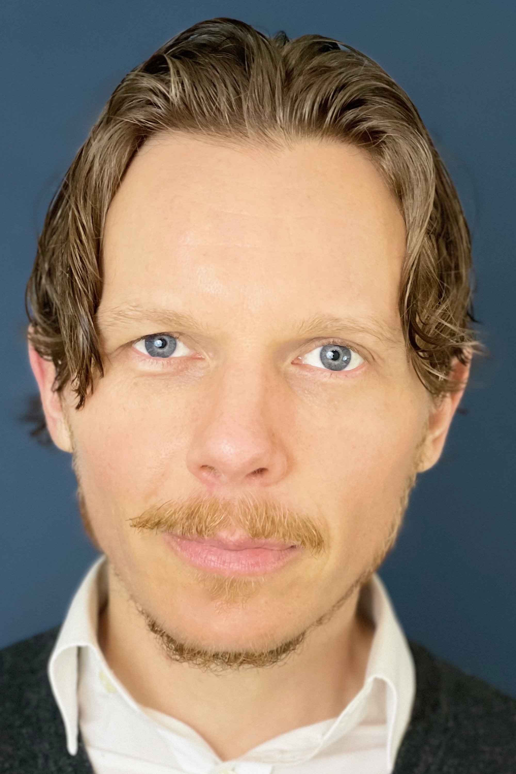 et billede af Nathan Mills