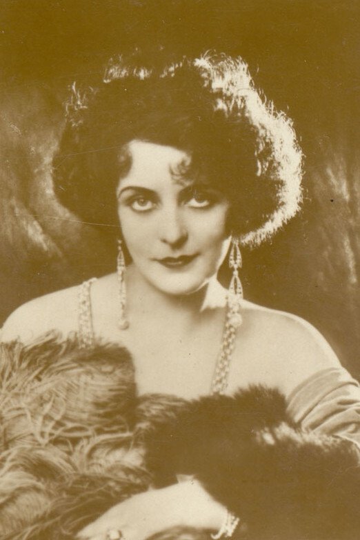 et billede af Ruth Weyher