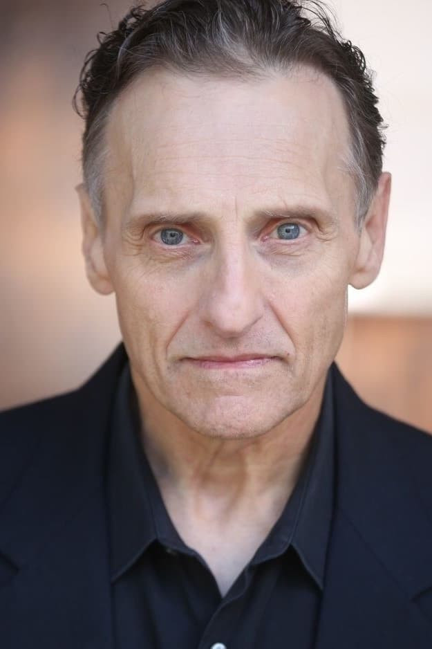 et billede af Michael R. Maino