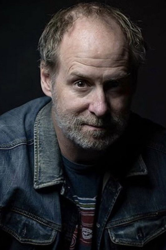 et billede af James MacDonald