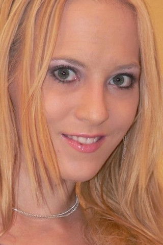 et billede af Becca Bratt