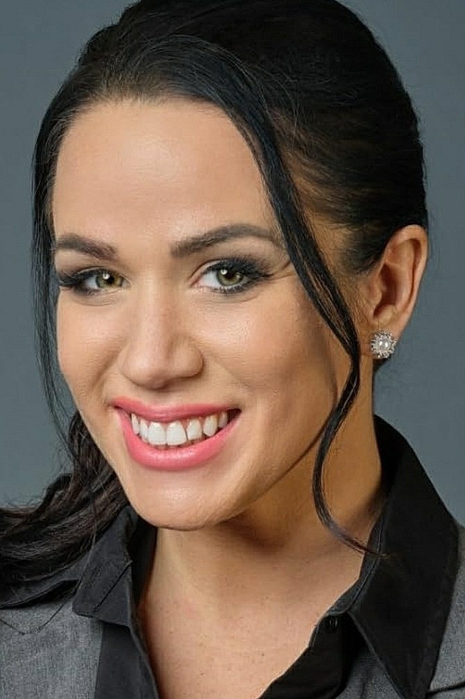 et billede af Kindra Buras