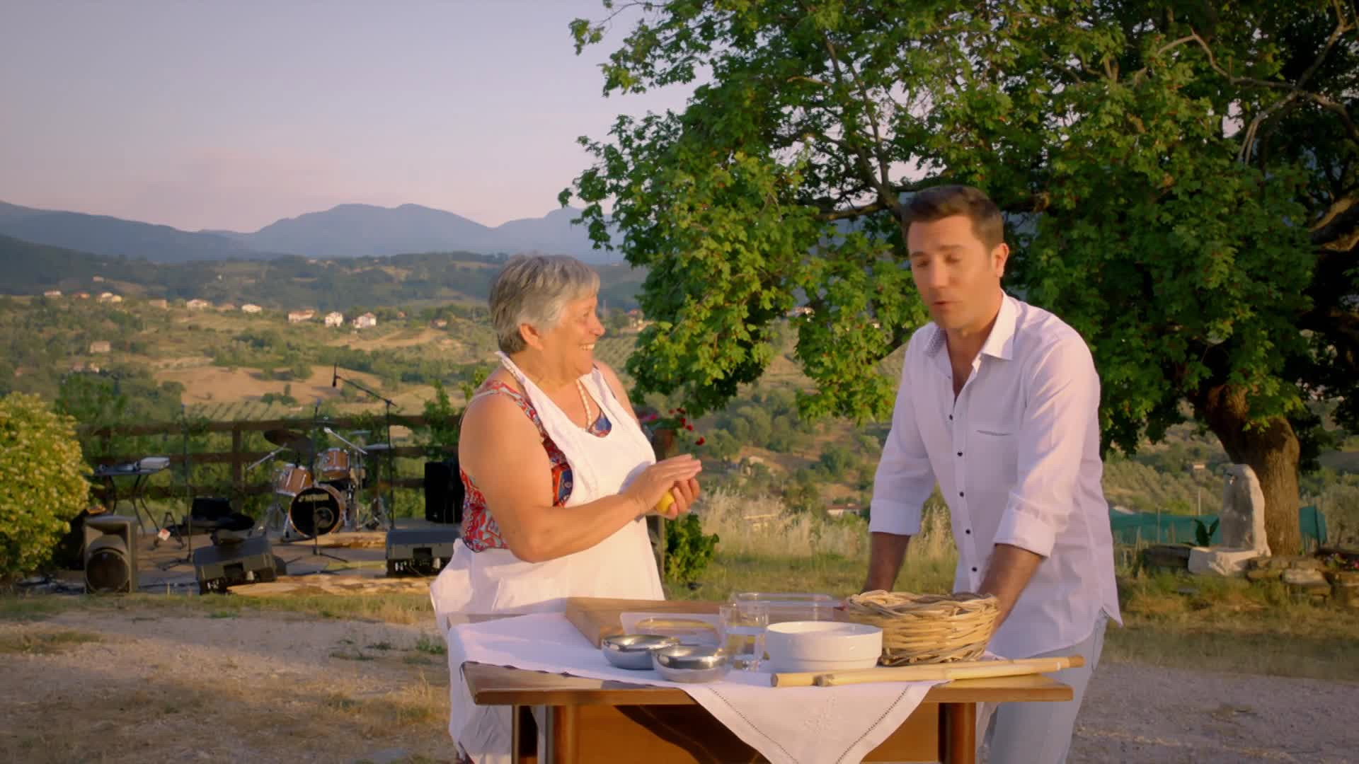 Gino’s Italian Escape S05E05 backdrop