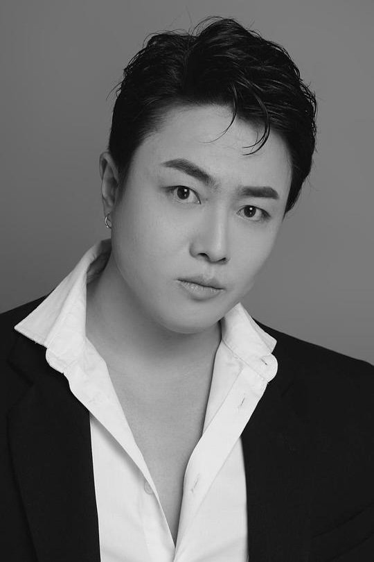 Sun Guiquan's picture in the cast