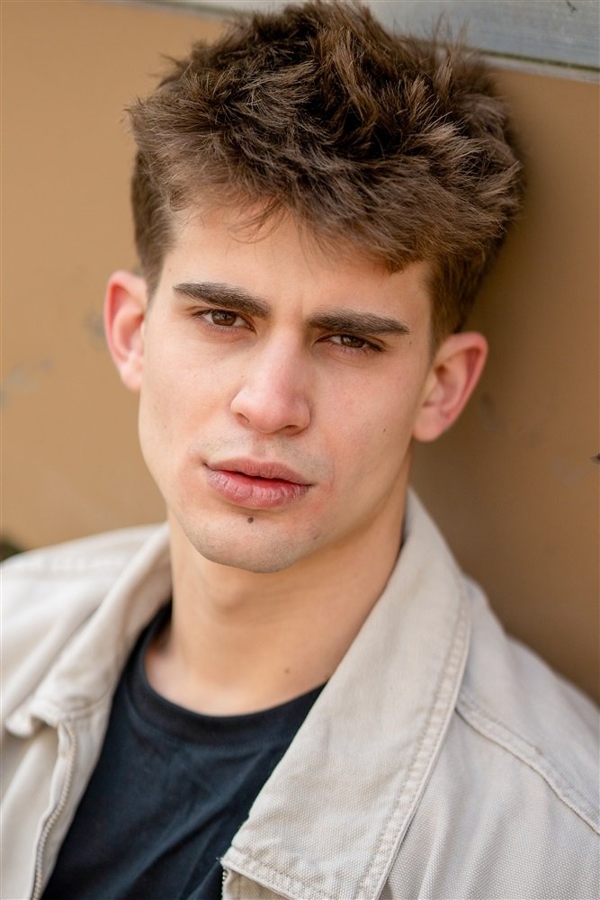 et billede af Denez Raoul