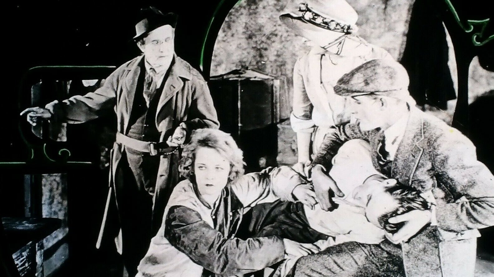 Thundering Hoofs (1922)