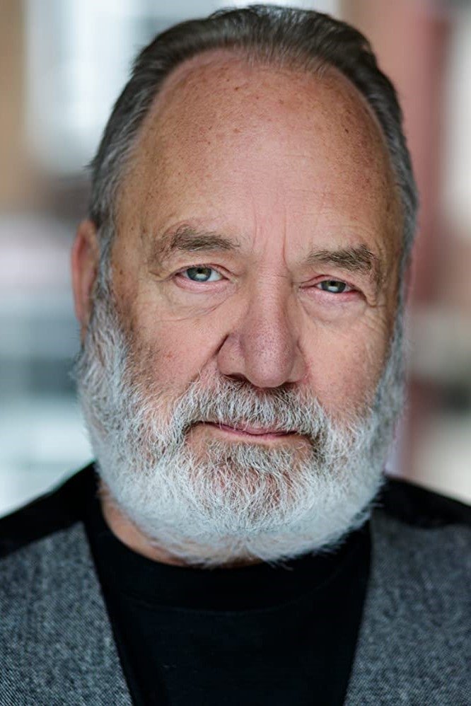 et billede af Constantine Gregory