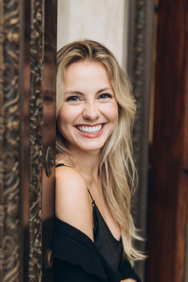 et billede af Violet Bennett