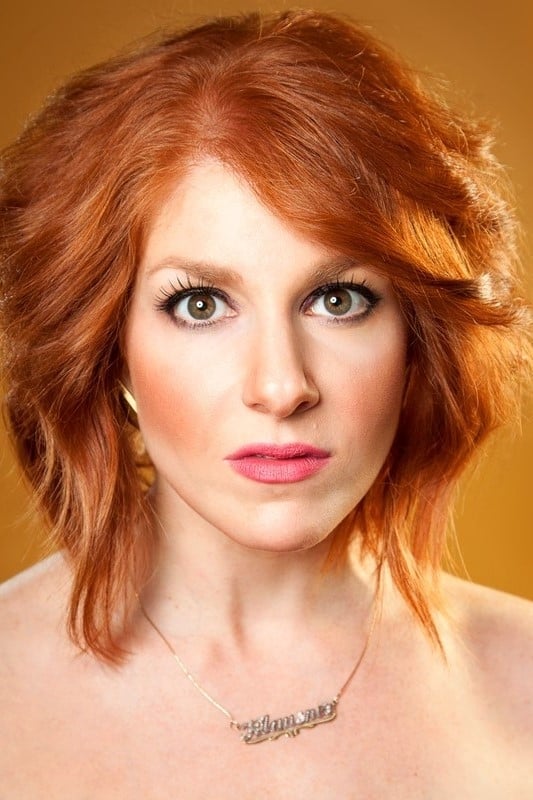 et billede af Julie Klausner