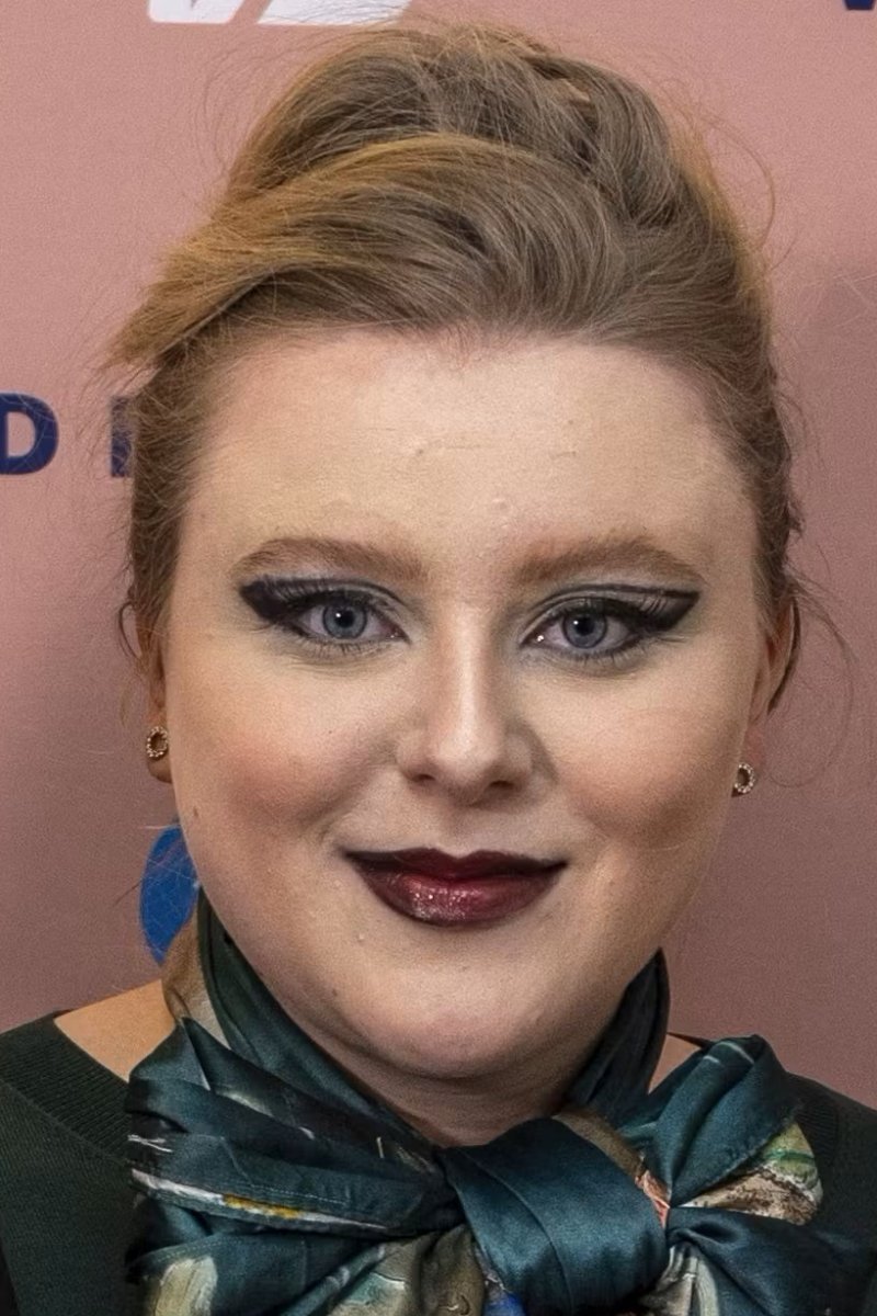 Ophelia Pitzner's picture in the cast