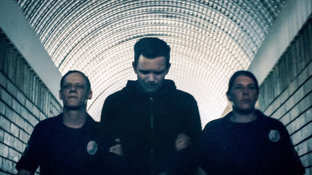 How to Rob a Bank S01E05 backdrop