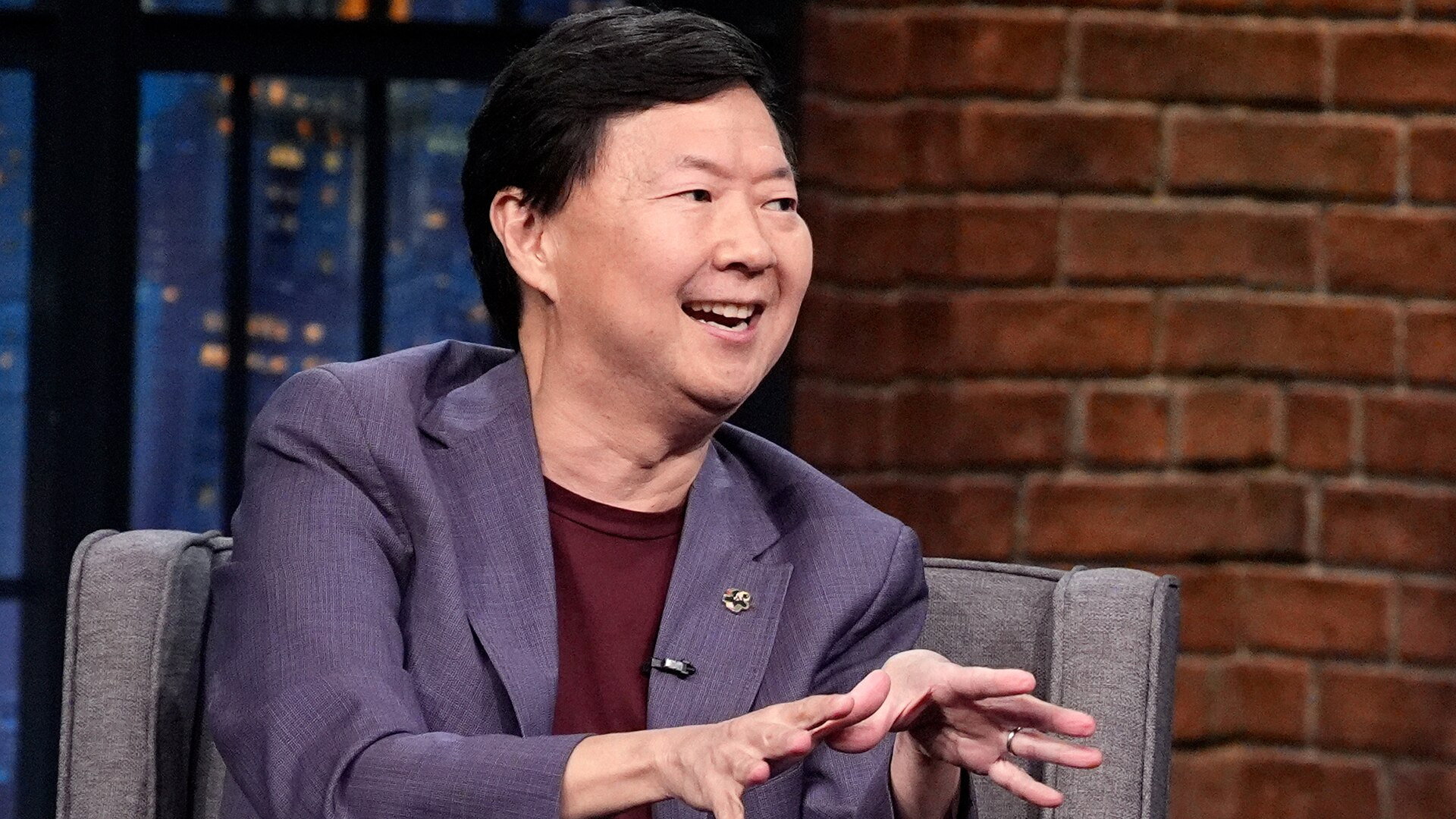 Late Night with Seth Meyers - Season 13 Episode 3 : Ken Jeong, Louis Partridge