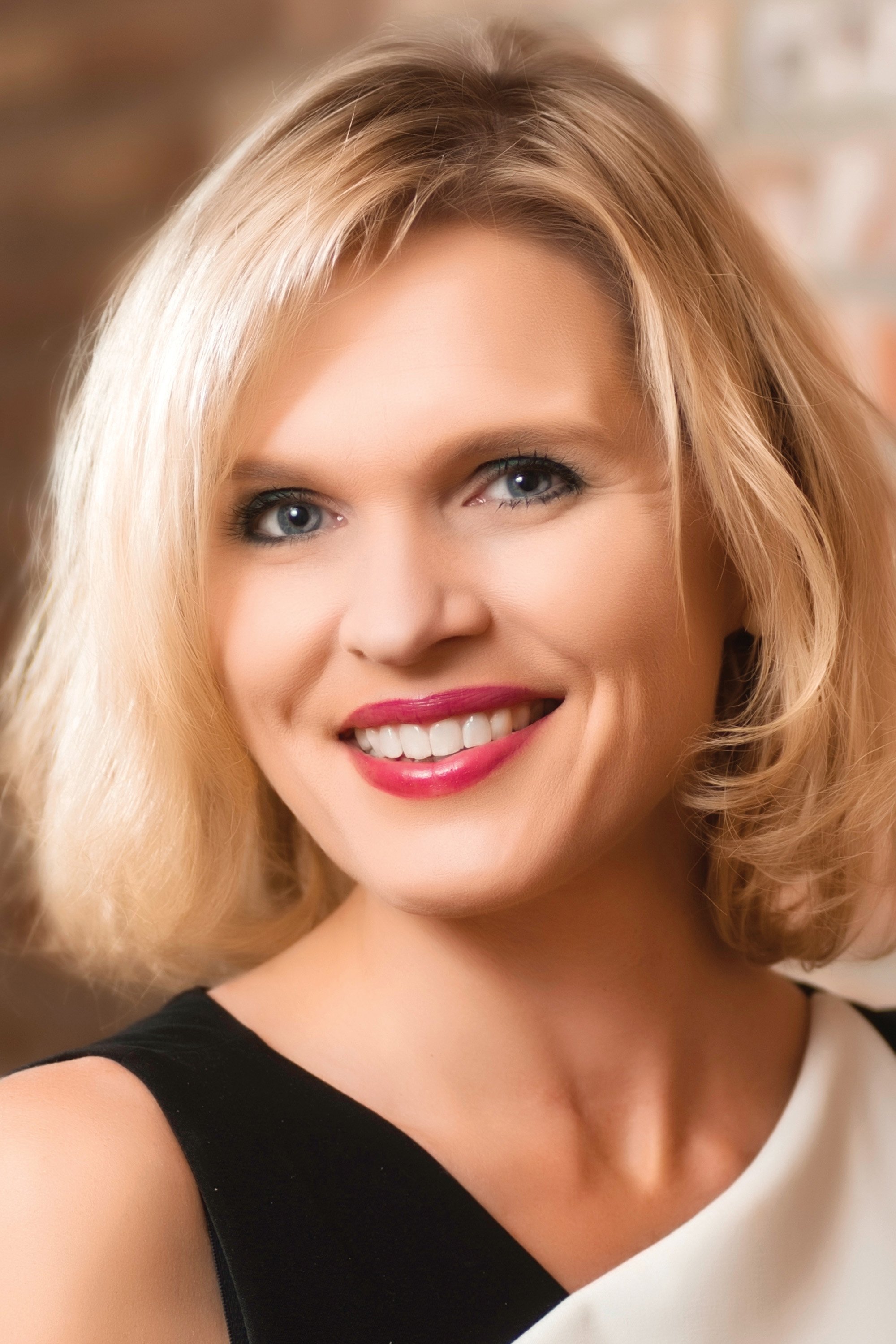Elisabeth Lugar | Executive Producer
