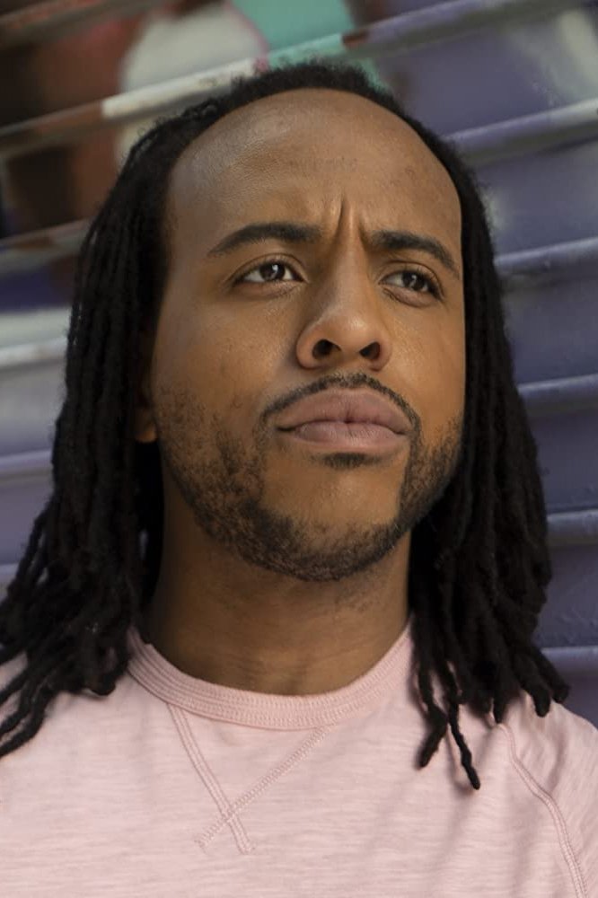 et billede af D.L. Lewis