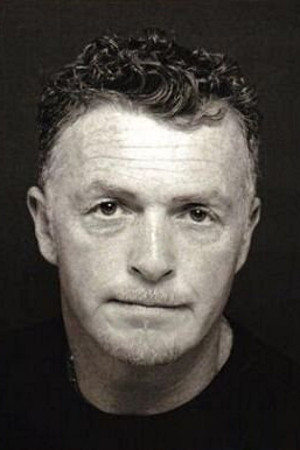 et billede af Dennis Lynch