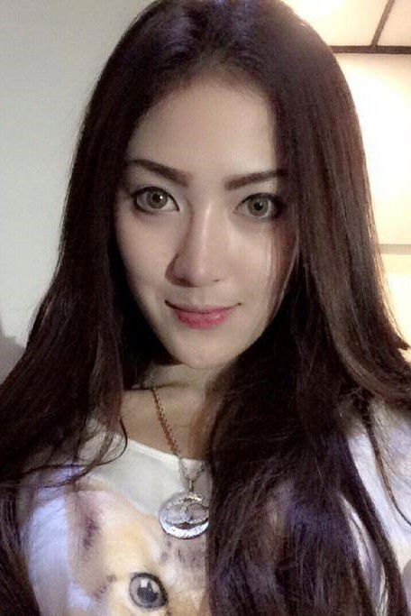 et billede af Resti Wulandari