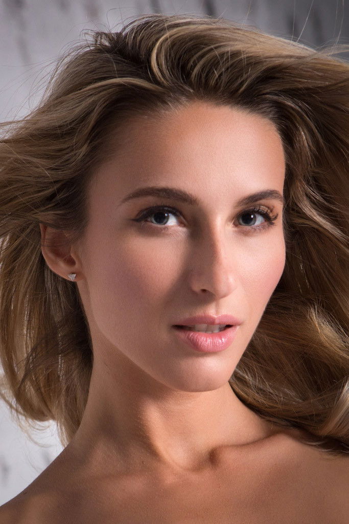 et billede af Cara Mell