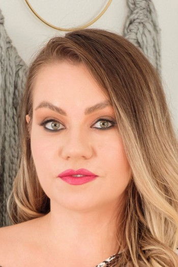 et billede af Marina Morris