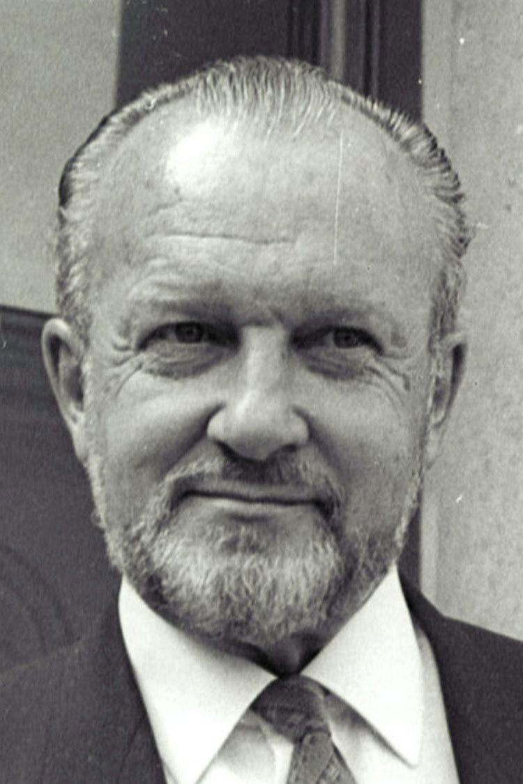 et billede af Charles Hernu