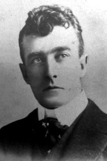 et billede af Sydney Deane