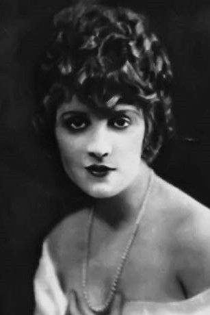 et billede af Lucy Cotton