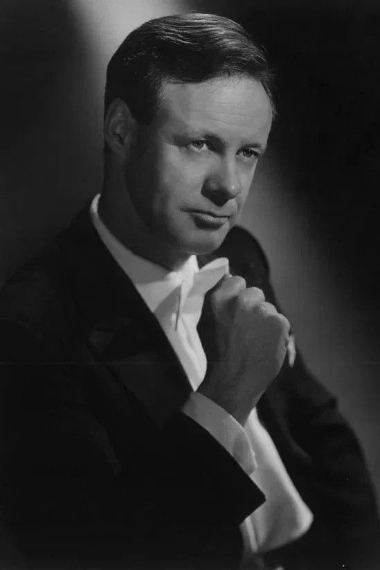 et billede af Dudley Simpson