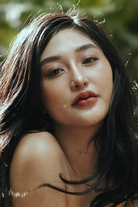 Eunice Santos's picture in the cast