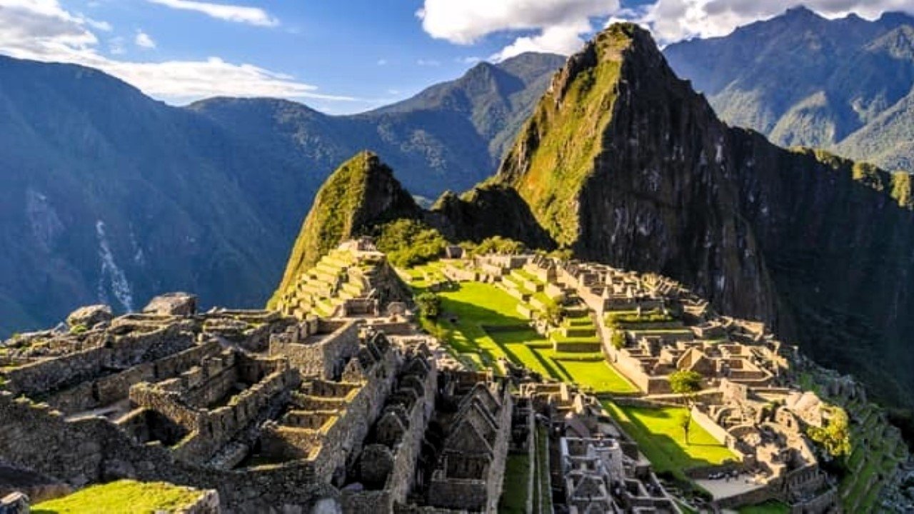 Machu Picchu - La citta' perduta nel cielo backdrop